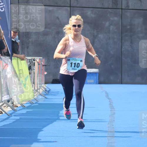 11.08.2024 - GEWOBA Citytriathlon Bremen Lena Gebhardt http://msf.ph/oto/6789508 11.08.2024 11:27:49 Ziel 110 meine-sportfotos.de