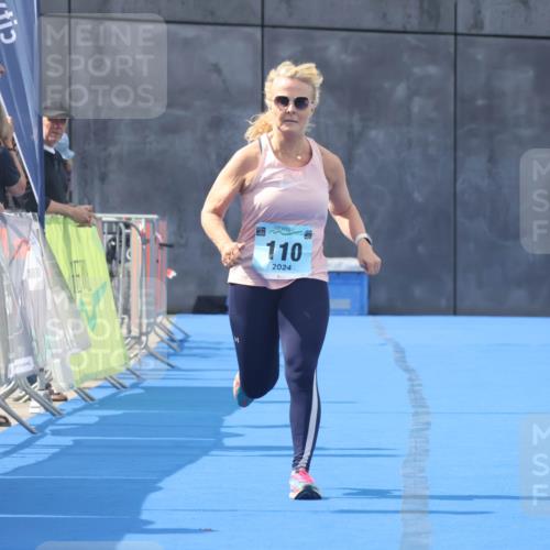 11.08.2024 - GEWOBA Citytriathlon Bremen Lena Gebhardt http://msf.ph/oto/6789510 11.08.2024 11:27:50 Ziel 110 meine-sportfotos.de