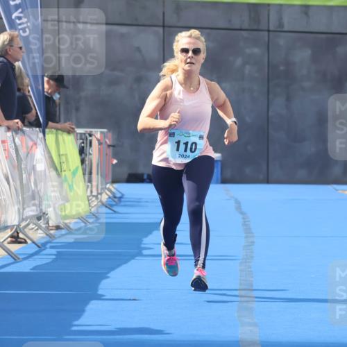 11.08.2024 - GEWOBA Citytriathlon Bremen Lena Gebhardt http://msf.ph/oto/6789513 11.08.2024 11:27:50 Ziel 110 meine-sportfotos.de