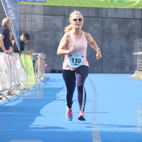 11.08.2024 - GEWOBA Citytriathlon Bremen Lena Gebhardt http://msf.ph/oto/6789514 11.08.2024 11:27:51 Ziel 110 meine-sportfotos.de