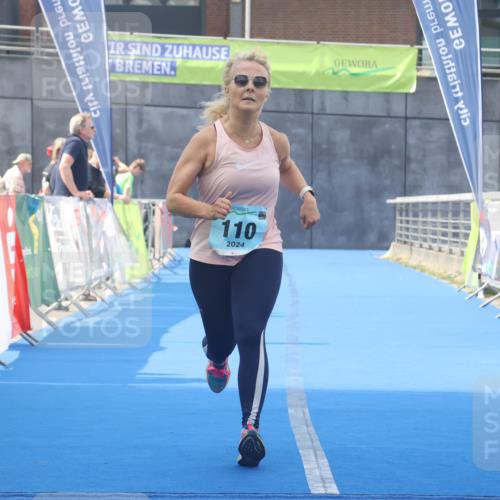 11.08.2024 - GEWOBA Citytriathlon Bremen Lena Gebhardt http://msf.ph/oto/6789520 11.08.2024 11:27:52 Ziel 110 meine-sportfotos.de