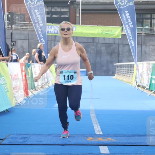 11.08.2024 - GEWOBA Citytriathlon Bremen Lena Gebhardt http://msf.ph/oto/6789525 11.08.2024 11:27:53 Ziel 110 meine-sportfotos.de