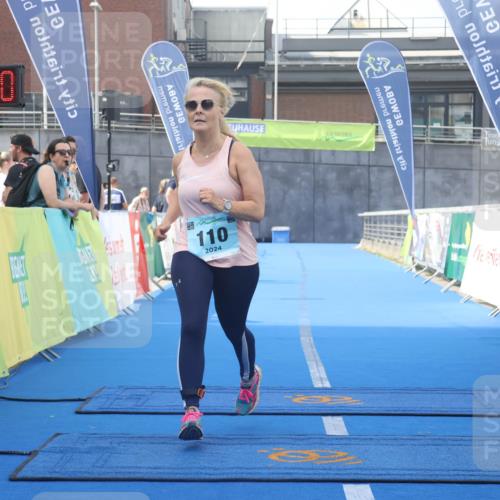 11.08.2024 - GEWOBA Citytriathlon Bremen Lena Gebhardt http://msf.ph/oto/6789527 11.08.2024 11:27:53 Ziel 110 meine-sportfotos.de
