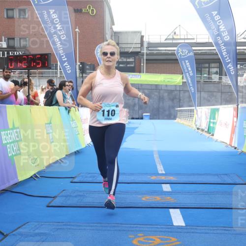 11.08.2024 - GEWOBA Citytriathlon Bremen Lena Gebhardt http://msf.ph/oto/6789530 11.08.2024 11:27:54 Ziel 110 meine-sportfotos.de