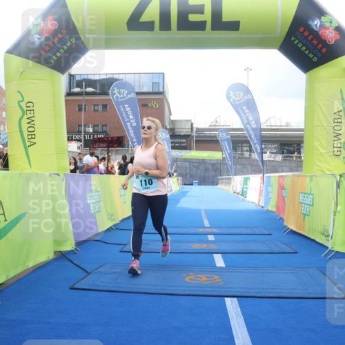 11.08.2024 - GEWOBA Citytriathlon Bremen Lena Gebhardt http://msf.ph/oto/6789535 11.08.2024 11:27:54 Ziel 110 meine-sportfotos.de