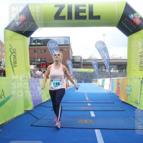 11.08.2024 - GEWOBA Citytriathlon Bremen Lena Gebhardt http://msf.ph/oto/6789538 11.08.2024 11:27:54 Ziel 110 meine-sportfotos.de