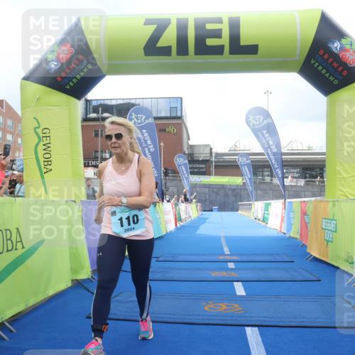 11.08.2024 - GEWOBA Citytriathlon Bremen Lena Gebhardt http://msf.ph/oto/6789540 11.08.2024 11:27:55 Ziel 110 meine-sportfotos.de