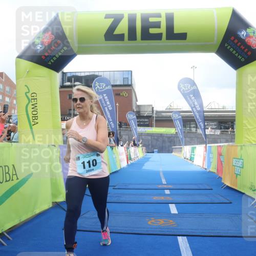 11.08.2024 - GEWOBA Citytriathlon Bremen Lena Gebhardt http://msf.ph/oto/6789541 11.08.2024 11:27:55 Ziel 110 meine-sportfotos.de