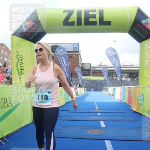 11.08.2024 - GEWOBA Citytriathlon Bremen Lena Gebhardt http://msf.ph/oto/6789545 11.08.2024 11:27:55 Ziel 110 meine-sportfotos.de