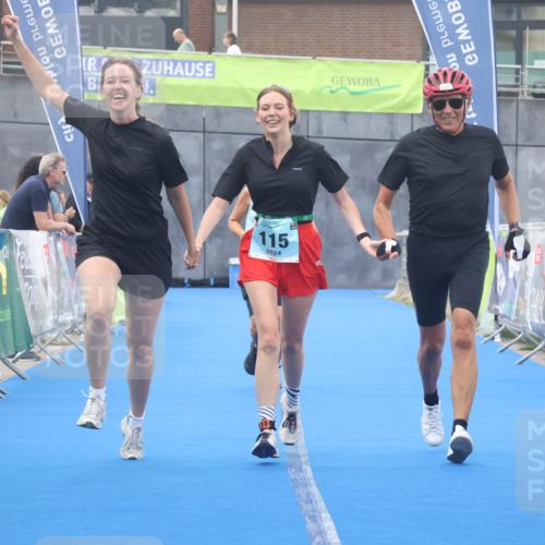 11.08.2024 - GEWOBA Citytriathlon Bremen Lena Gebhardt http://msf.ph/oto/6789557 11.08.2024 11:28:24 Ziel 50, 115 meine-sportfotos.de