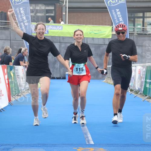 11.08.2024 - GEWOBA Citytriathlon Bremen Lena Gebhardt http://msf.ph/oto/6789559 11.08.2024 11:28:24 Ziel 50, 115 meine-sportfotos.de