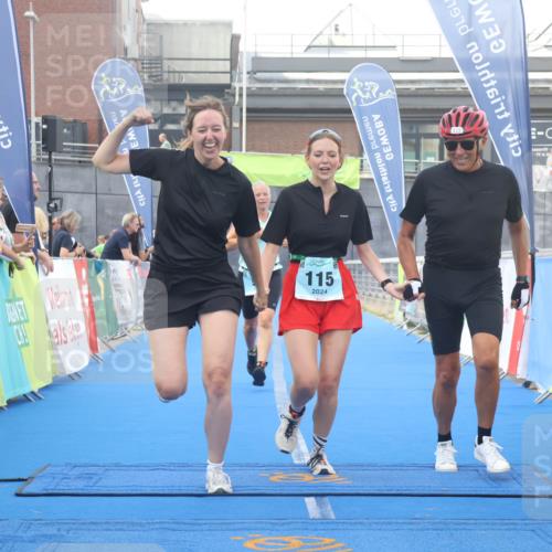 11.08.2024 - GEWOBA Citytriathlon Bremen Lena Gebhardt http://msf.ph/oto/6789566 11.08.2024 11:28:25 Ziel 50, 115 meine-sportfotos.de