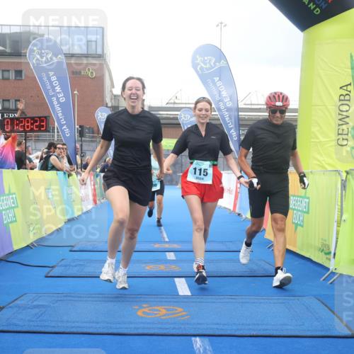 11.08.2024 - GEWOBA Citytriathlon Bremen Lena Gebhardt http://msf.ph/oto/6789571 11.08.2024 11:28:26 Ziel 50, 115 meine-sportfotos.de