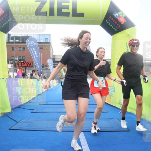 11.08.2024 - GEWOBA Citytriathlon Bremen Lena Gebhardt http://msf.ph/oto/6789576 11.08.2024 11:28:26 Ziel 50, 115 meine-sportfotos.de