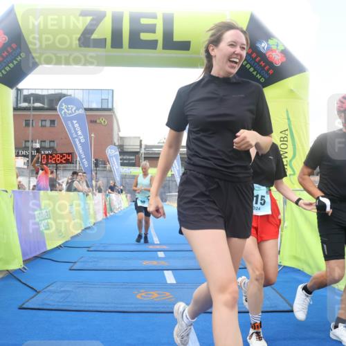 11.08.2024 - GEWOBA Citytriathlon Bremen Lena Gebhardt http://msf.ph/oto/6789577 11.08.2024 11:28:27 Ziel 50, 115 meine-sportfotos.de