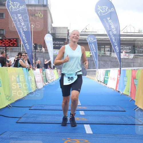 11.08.2024 - GEWOBA Citytriathlon Bremen Lena Gebhardt http://msf.ph/oto/6789579 11.08.2024 11:28:28 Ziel 50, 115 meine-sportfotos.de