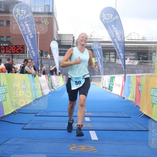 11.08.2024 - GEWOBA Citytriathlon Bremen Lena Gebhardt http://msf.ph/oto/6789581 11.08.2024 11:28:28 Ziel 50, 115 meine-sportfotos.de