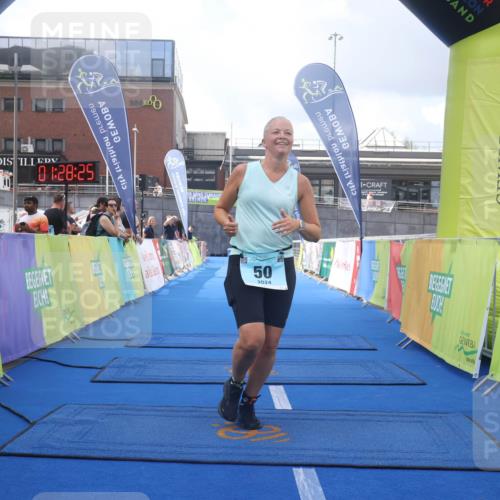 11.08.2024 - GEWOBA Citytriathlon Bremen Lena Gebhardt http://msf.ph/oto/6789582 11.08.2024 11:28:28 Ziel 50, 115 meine-sportfotos.de