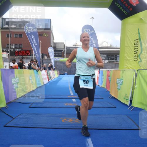 11.08.2024 - GEWOBA Citytriathlon Bremen Lena Gebhardt http://msf.ph/oto/6789584 11.08.2024 11:28:28 Ziel 50, 115 meine-sportfotos.de