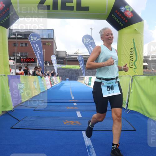 11.08.2024 - GEWOBA Citytriathlon Bremen Lena Gebhardt http://msf.ph/oto/6789587 11.08.2024 11:28:29 Ziel 50, 115 meine-sportfotos.de