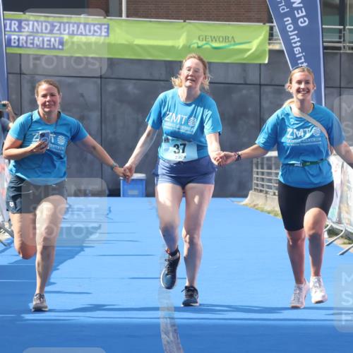 11.08.2024 - GEWOBA Citytriathlon Bremen Lena Gebhardt http://msf.ph/oto/6789597 11.08.2024 11:29:31 Ziel 37 meine-sportfotos.de