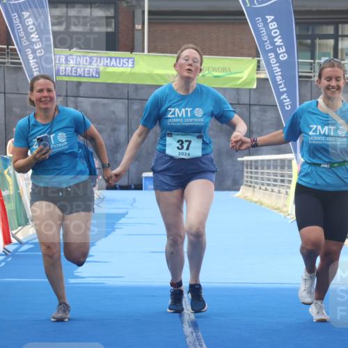 11.08.2024 - GEWOBA Citytriathlon Bremen Lena Gebhardt http://msf.ph/oto/6789602 11.08.2024 11:29:32 Ziel 37 meine-sportfotos.de