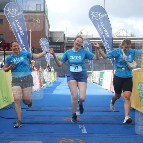 11.08.2024 - GEWOBA Citytriathlon Bremen Lena Gebhardt http://msf.ph/oto/6789612 11.08.2024 11:29:34 Ziel 37 meine-sportfotos.de