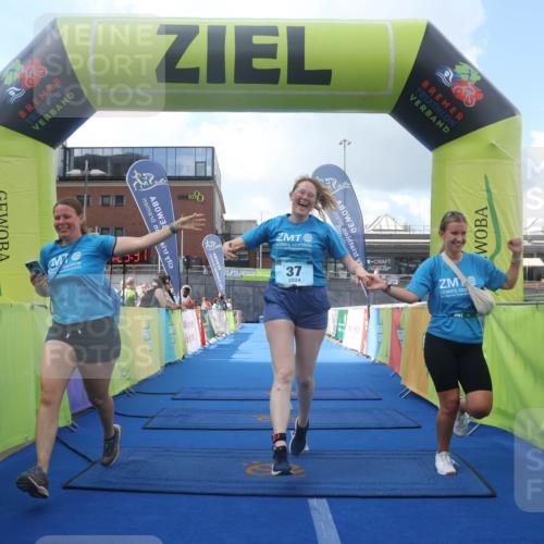 11.08.2024 - GEWOBA Citytriathlon Bremen Lena Gebhardt http://msf.ph/oto/6789615 11.08.2024 11:29:34 Ziel 37 meine-sportfotos.de