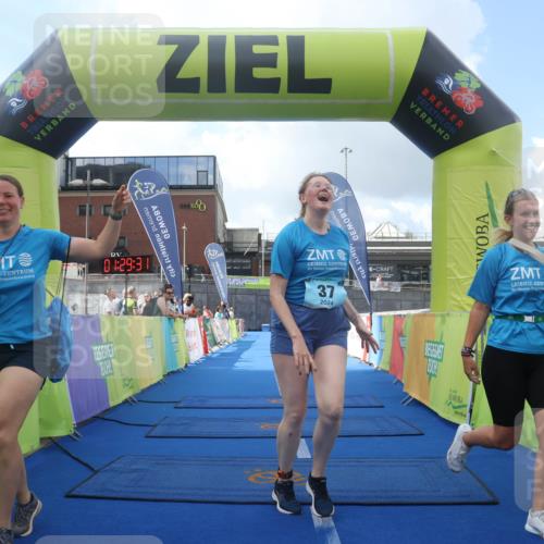 11.08.2024 - GEWOBA Citytriathlon Bremen Lena Gebhardt http://msf.ph/oto/6789617 11.08.2024 11:29:34 Ziel 37 meine-sportfotos.de