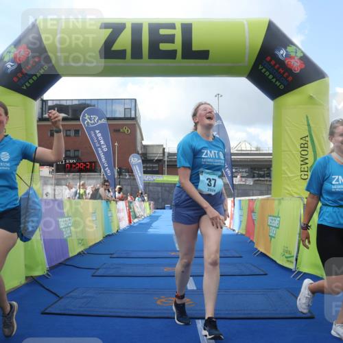 11.08.2024 - GEWOBA Citytriathlon Bremen Lena Gebhardt http://msf.ph/oto/6789618 11.08.2024 11:29:34 Ziel 37 meine-sportfotos.de