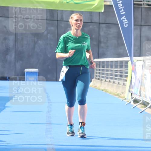 11.08.2024 - GEWOBA Citytriathlon Bremen Lena Gebhardt http://msf.ph/oto/6789634 11.08.2024 11:30:02 Ziel 13 meine-sportfotos.de