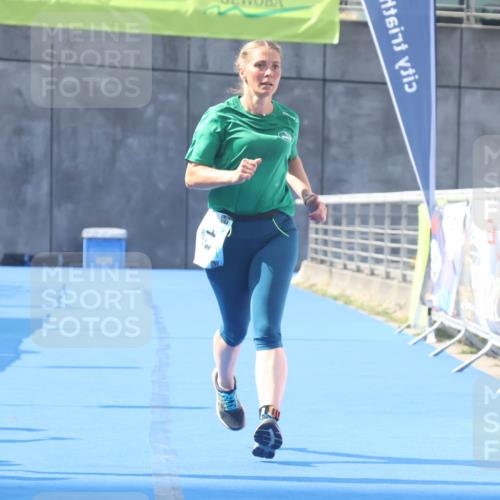 11.08.2024 - GEWOBA Citytriathlon Bremen Lena Gebhardt http://msf.ph/oto/6789636 11.08.2024 11:30:02 Ziel 13 meine-sportfotos.de