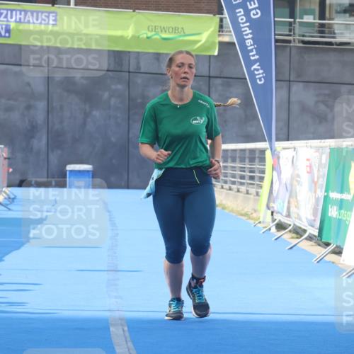 11.08.2024 - GEWOBA Citytriathlon Bremen Lena Gebhardt http://msf.ph/oto/6789637 11.08.2024 11:30:03 Ziel 13 meine-sportfotos.de