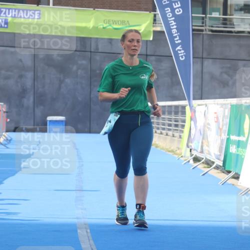 11.08.2024 - GEWOBA Citytriathlon Bremen Lena Gebhardt http://msf.ph/oto/6789639 11.08.2024 11:30:03 Ziel 13 meine-sportfotos.de