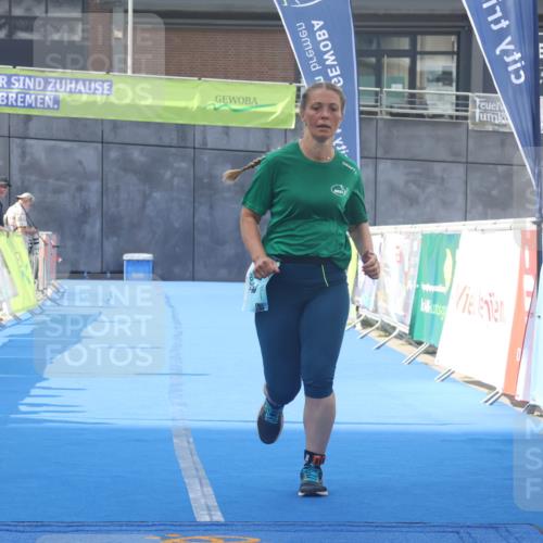 11.08.2024 - GEWOBA Citytriathlon Bremen Lena Gebhardt http://msf.ph/oto/6789644 11.08.2024 11:30:04 Ziel 13 meine-sportfotos.de