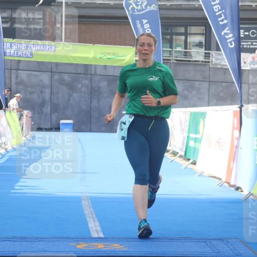 11.08.2024 - GEWOBA Citytriathlon Bremen Lena Gebhardt http://msf.ph/oto/6789646 11.08.2024 11:30:04 Ziel 13 meine-sportfotos.de