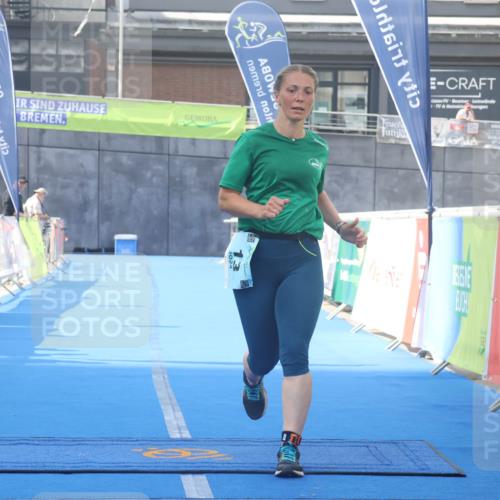 11.08.2024 - GEWOBA Citytriathlon Bremen Lena Gebhardt http://msf.ph/oto/6789649 11.08.2024 11:30:04 Ziel 13 meine-sportfotos.de