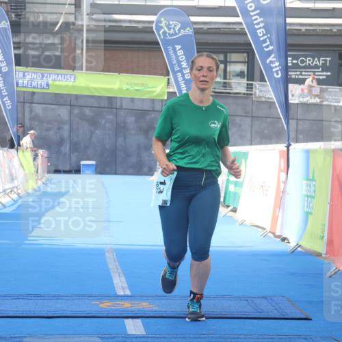 11.08.2024 - GEWOBA Citytriathlon Bremen Lena Gebhardt http://msf.ph/oto/6789651 11.08.2024 11:30:04 Ziel 13 meine-sportfotos.de
