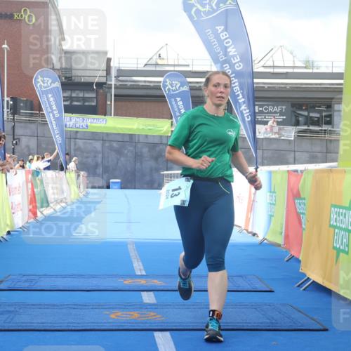 11.08.2024 - GEWOBA Citytriathlon Bremen Lena Gebhardt http://msf.ph/oto/6789656 11.08.2024 11:30:05 Ziel 13 meine-sportfotos.de