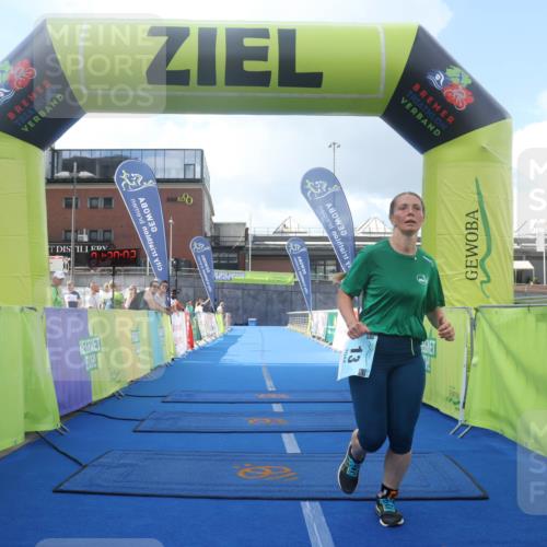 11.08.2024 - GEWOBA Citytriathlon Bremen Lena Gebhardt http://msf.ph/oto/6789661 11.08.2024 11:30:06 Ziel 13 meine-sportfotos.de