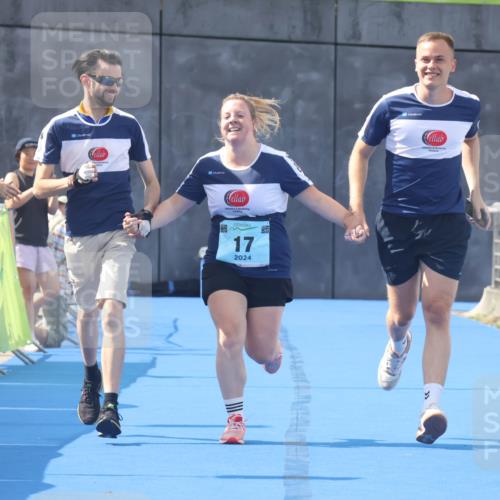 11.08.2024 - GEWOBA Citytriathlon Bremen Lena Gebhardt http://msf.ph/oto/6789674 11.08.2024 11:30:41 Ziel 17 meine-sportfotos.de
