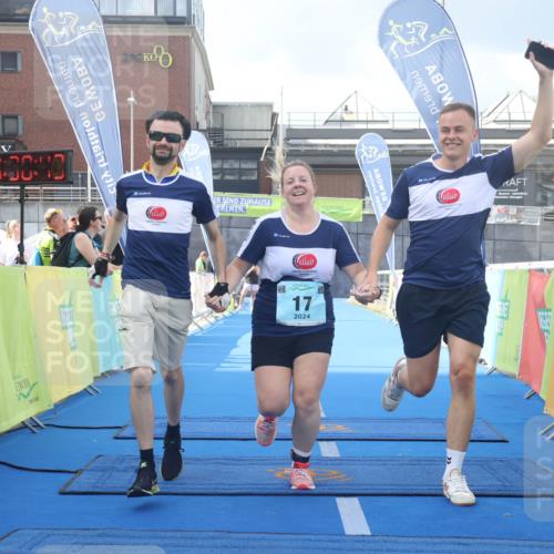 11.08.2024 - GEWOBA Citytriathlon Bremen Lena Gebhardt http://msf.ph/oto/6789709 11.08.2024 11:30:46 Ziel 17 meine-sportfotos.de