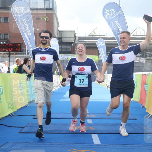 11.08.2024 - GEWOBA Citytriathlon Bremen Lena Gebhardt http://msf.ph/oto/6789710 11.08.2024 11:30:46 Ziel 17 meine-sportfotos.de