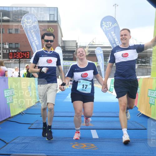 11.08.2024 - GEWOBA Citytriathlon Bremen Lena Gebhardt http://msf.ph/oto/6789712 11.08.2024 11:30:47 Ziel 17 meine-sportfotos.de