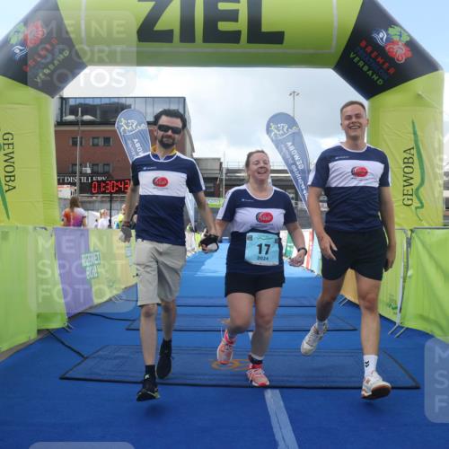 11.08.2024 - GEWOBA Citytriathlon Bremen Lena Gebhardt http://msf.ph/oto/6789715 11.08.2024 11:30:47 Ziel 17 meine-sportfotos.de