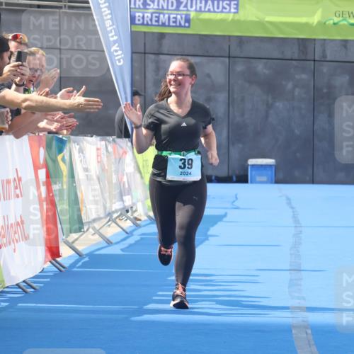 11.08.2024 - GEWOBA Citytriathlon Bremen Lena Gebhardt http://msf.ph/oto/6789728 11.08.2024 11:31:09 Ziel 39 meine-sportfotos.de