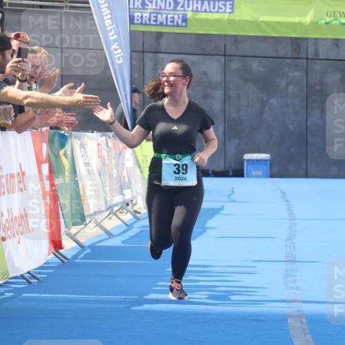 11.08.2024 - GEWOBA Citytriathlon Bremen Lena Gebhardt http://msf.ph/oto/6789730 11.08.2024 11:31:09 Ziel 39 meine-sportfotos.de