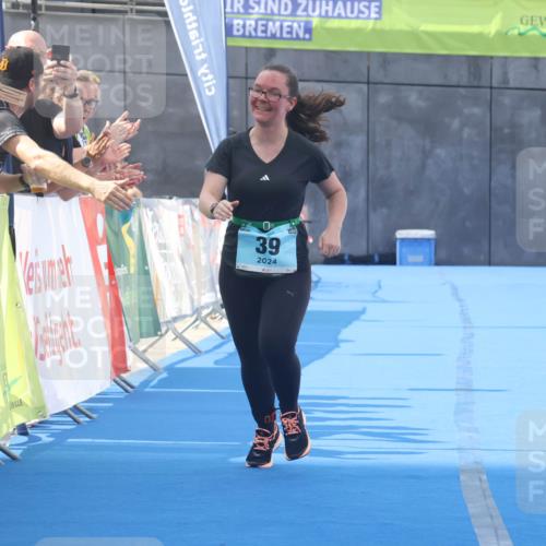 11.08.2024 - GEWOBA Citytriathlon Bremen Lena Gebhardt http://msf.ph/oto/6789731 11.08.2024 11:31:09 Ziel 39 meine-sportfotos.de