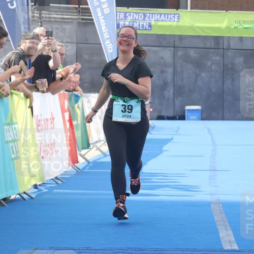 11.08.2024 - GEWOBA Citytriathlon Bremen Lena Gebhardt http://msf.ph/oto/6789736 11.08.2024 11:31:09 Ziel 39 meine-sportfotos.de