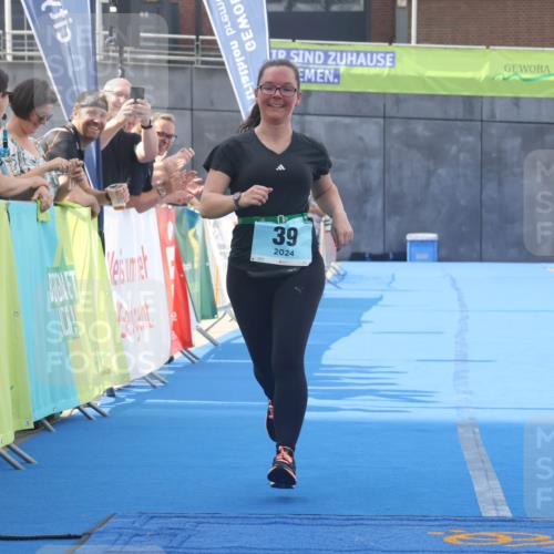 11.08.2024 - GEWOBA Citytriathlon Bremen Lena Gebhardt http://msf.ph/oto/6789738 11.08.2024 11:31:10 Ziel 39 meine-sportfotos.de
